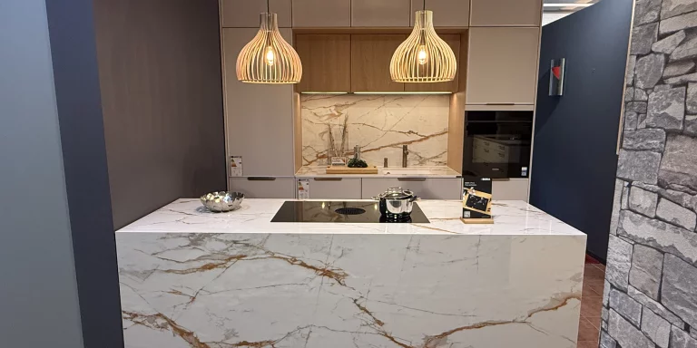 Küche von H&auml;cker - AV 5065 - Sandgrau Mattlack