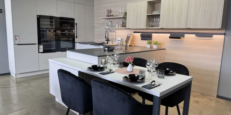 Küche von H&auml;cker - N696 - Perfect Brilliant Satin