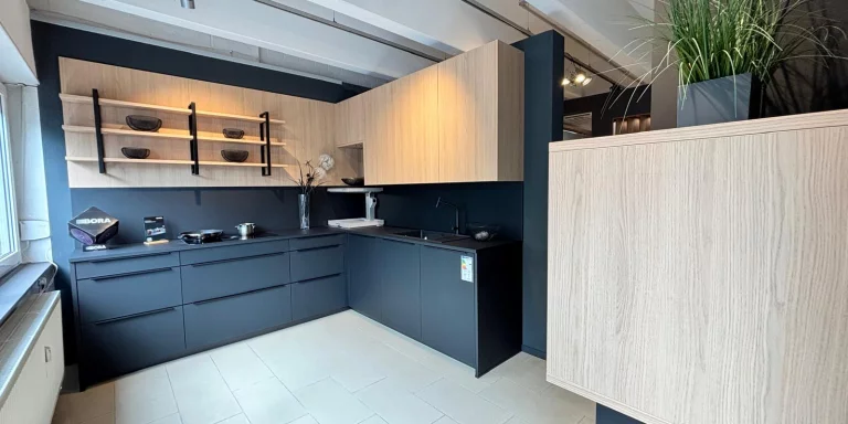 Küche von H&auml;cker - AV2135 - schwarz UV Mattlack PerfectSense&reg;